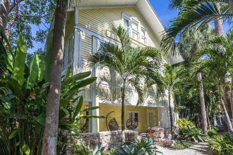 هتل Miami River Inn By Renzzi