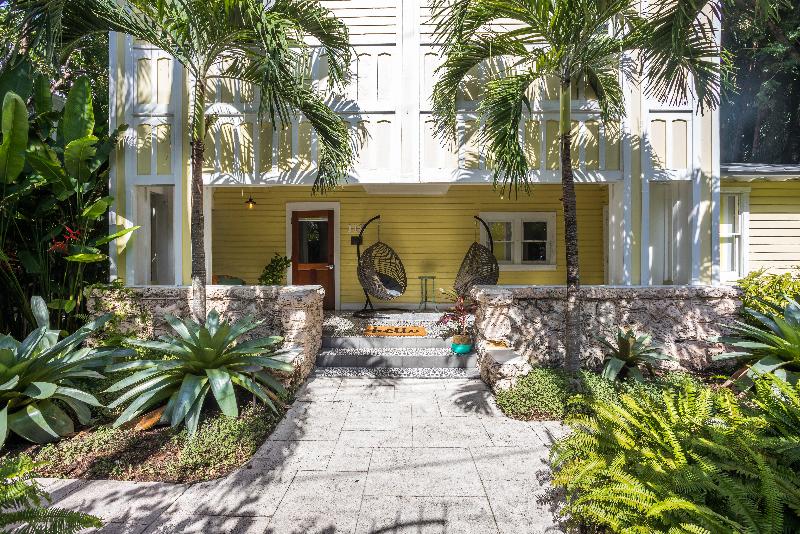 هتل Miami River Inn By Renzzi