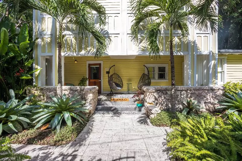 هتل Miami River Inn By Renzzi