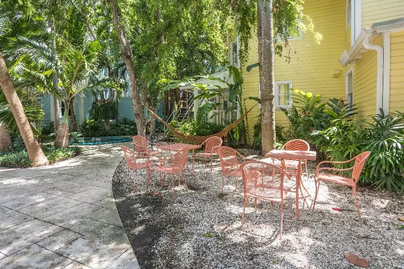 هتل Miami River Inn By Renzzi