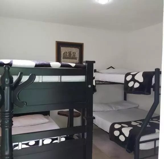 ユースホステル Hostal Y Camping Los Girasoles