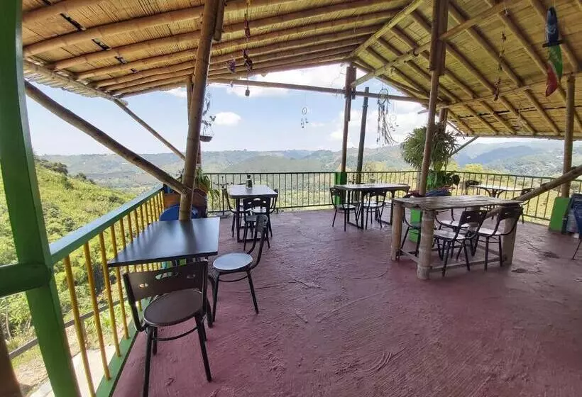 ユースホステル Hostal Y Camping Los Girasoles