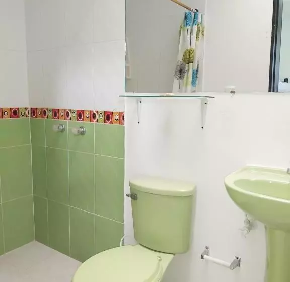 ユースホステル Hostal Y Camping Los Girasoles