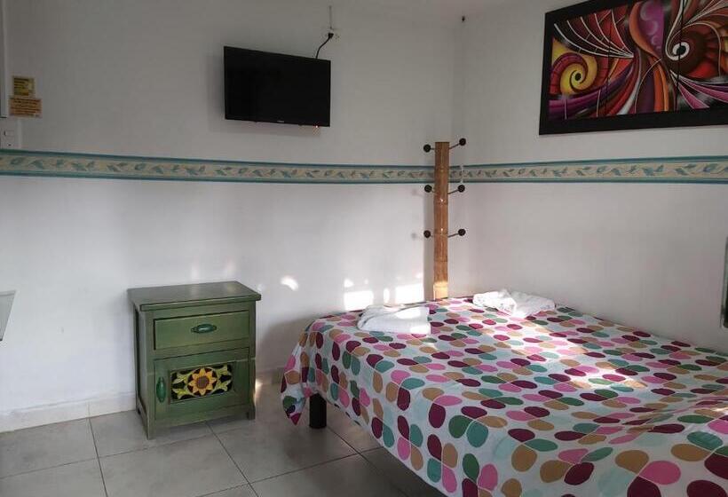호스텔 Hostal Y Camping Los Girasoles
