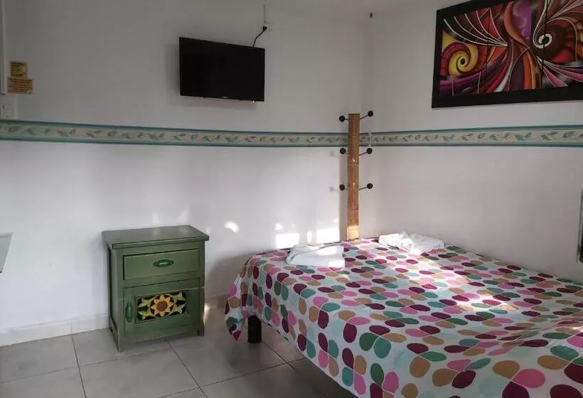 ユースホステル Hostal Y Camping Los Girasoles