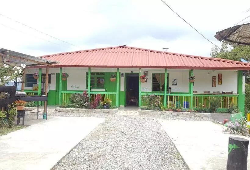 ユースホステル Hostal Y Camping Los Girasoles