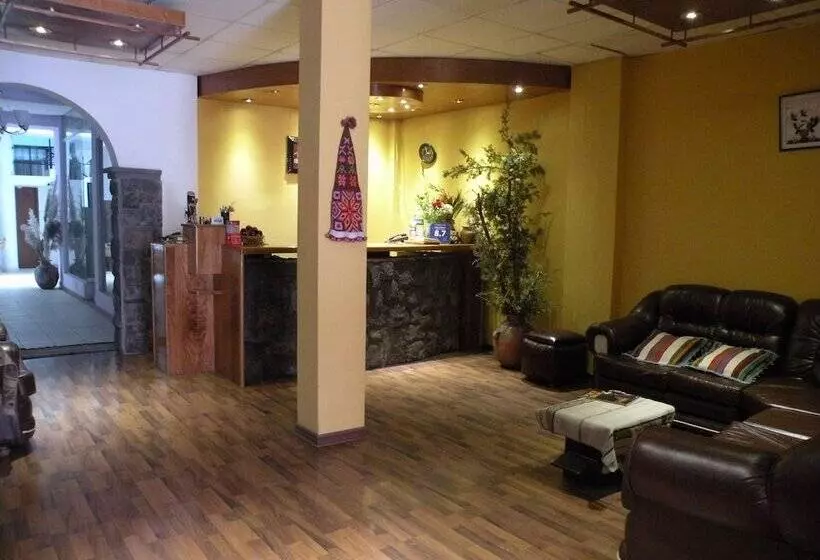 هتل Cantuta Inn