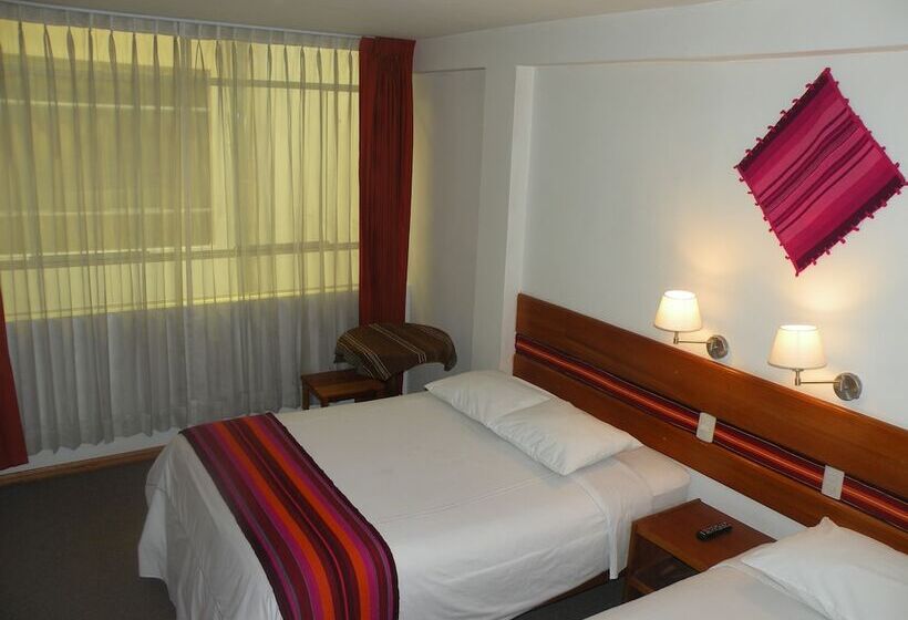 ホテル Cantuta Inn