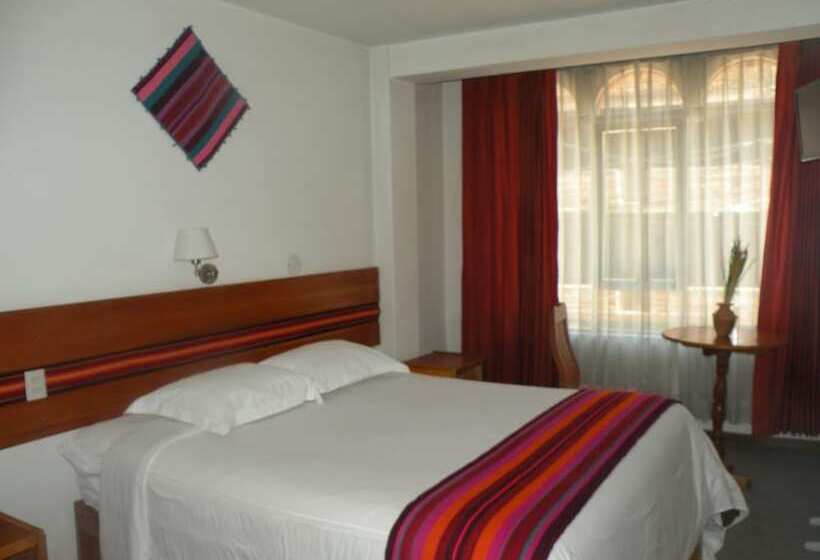 ホテル Cantuta Inn