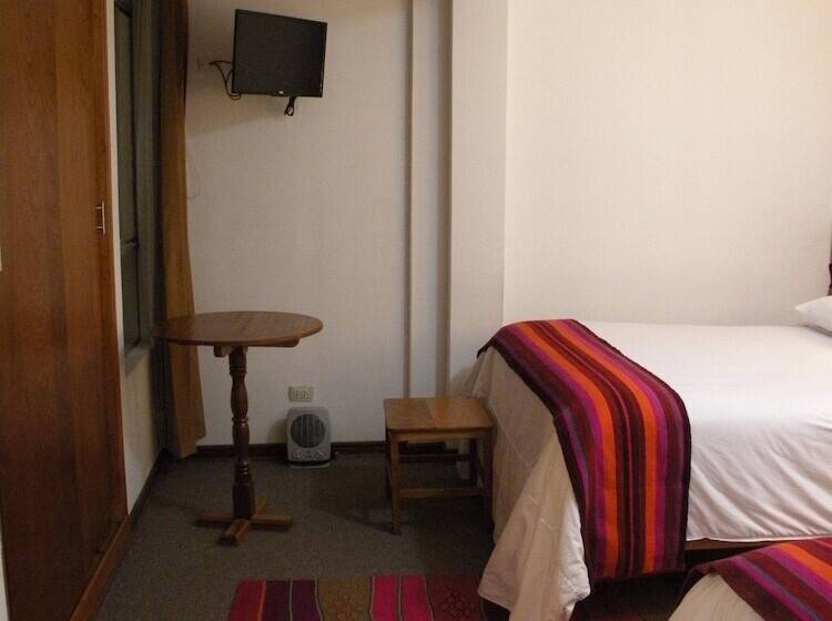 ホテル Cantuta Inn