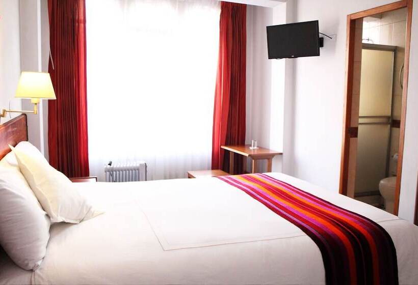 ホテル Cantuta Inn