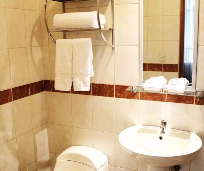 هتل Cantuta Inn
