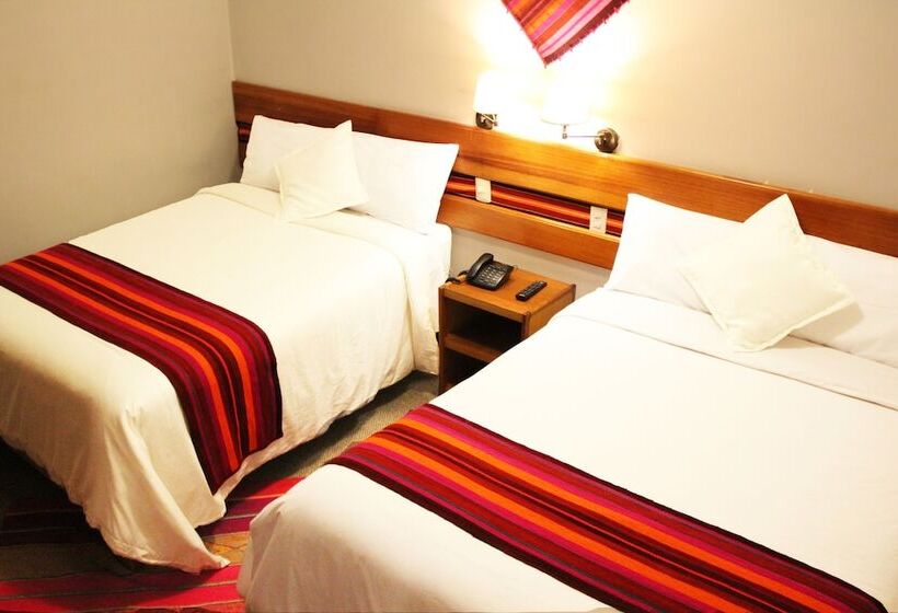 ホテル Cantuta Inn