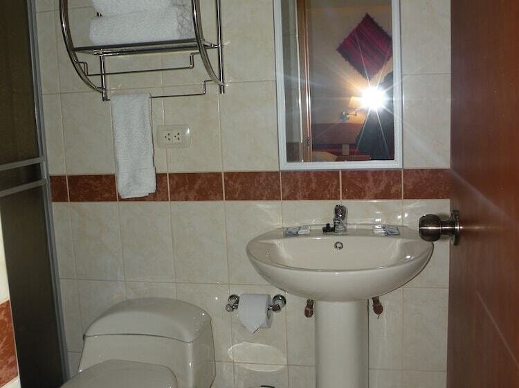 ホテル Cantuta Inn