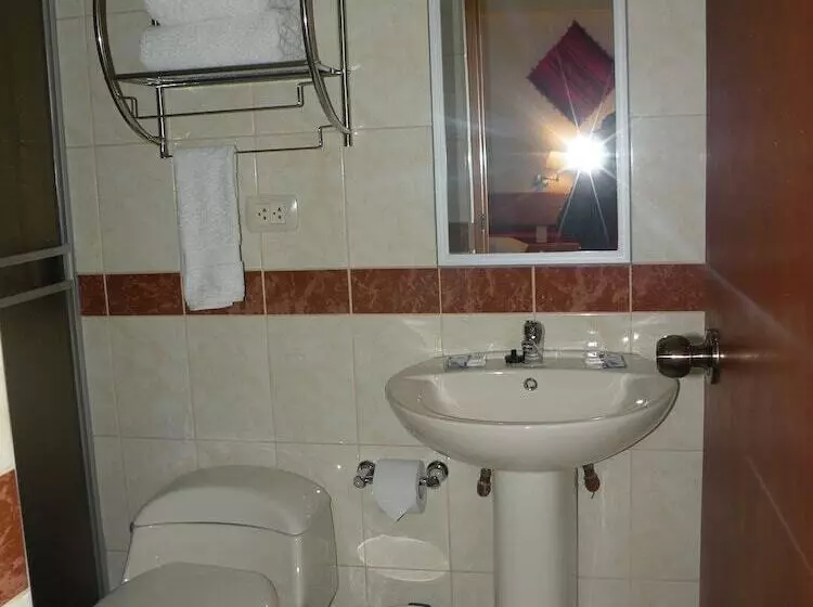 هتل Cantuta Inn