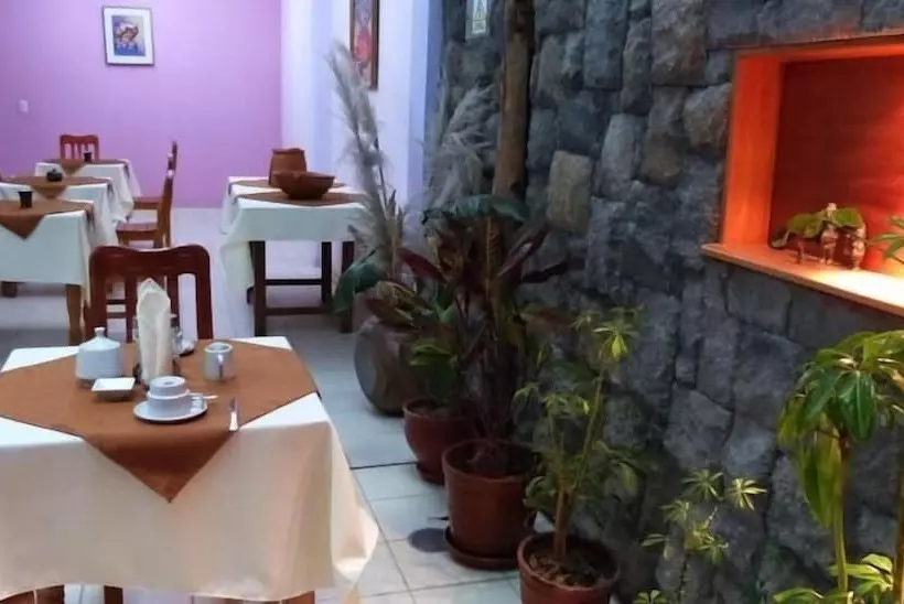 هتل Cantuta Inn