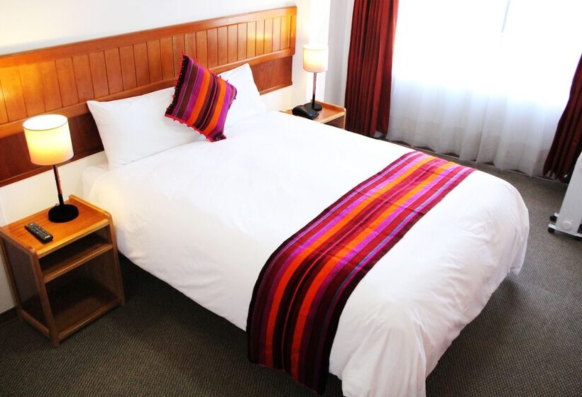 ホテル Cantuta Inn