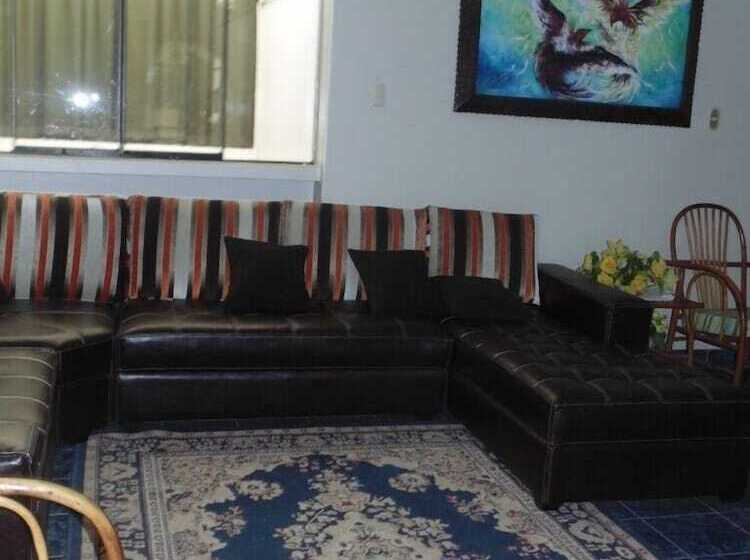 فندق & Restobar Karaoke Garchetti