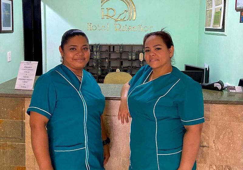 ホテル Ruisenor Itagui