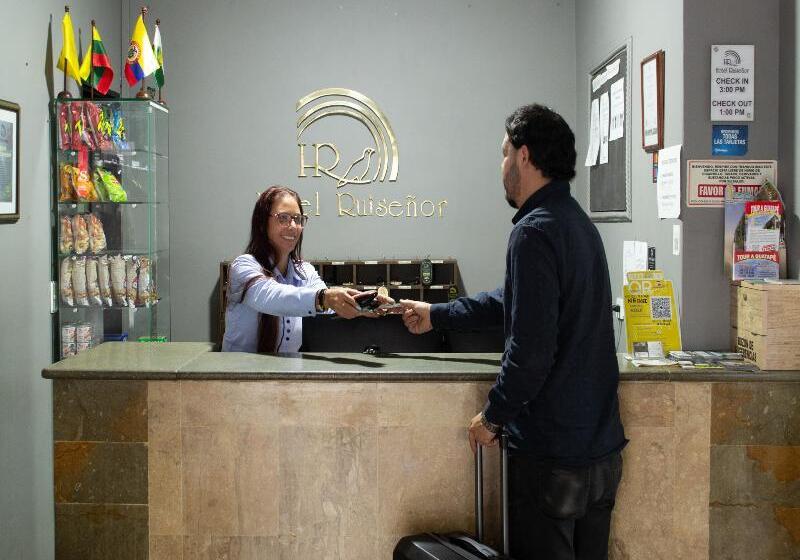 ホテル Ruisenor Itagui