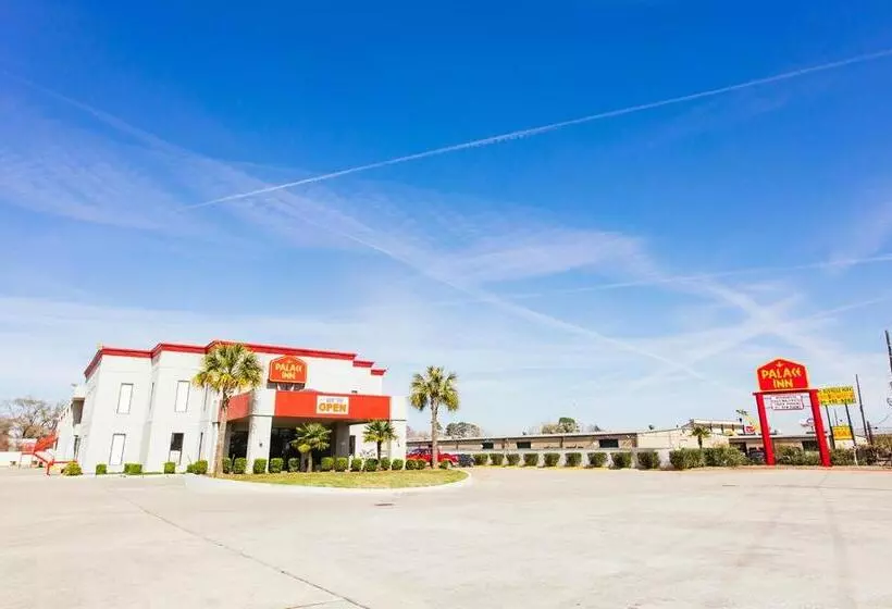 Motelli Econo Lodge Inn & Suites