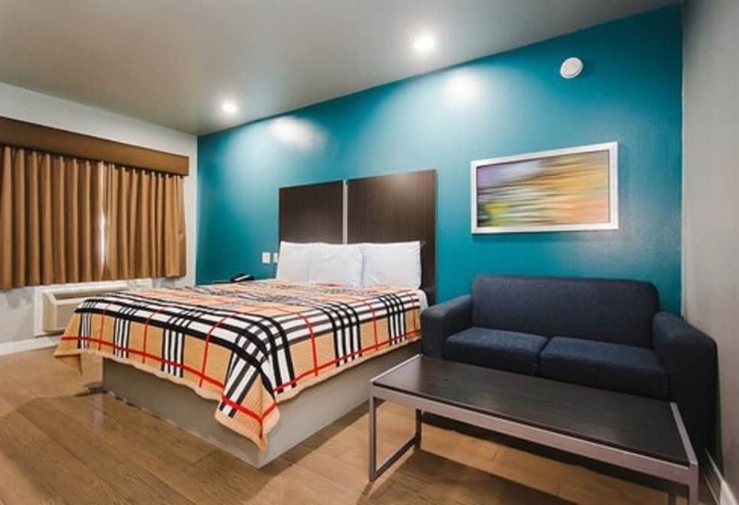 فندق على الطريق Econo Lodge Inn & Suites