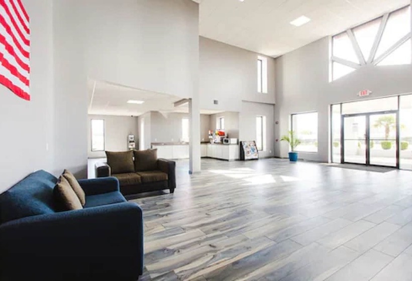 فندق على الطريق Econo Lodge Inn & Suites