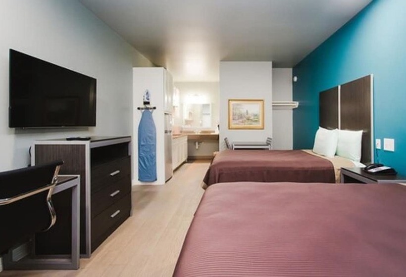 فندق على الطريق Econo Lodge Inn & Suites