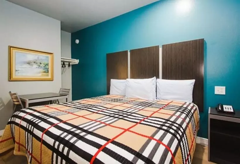 Motelli Econo Lodge Inn & Suites