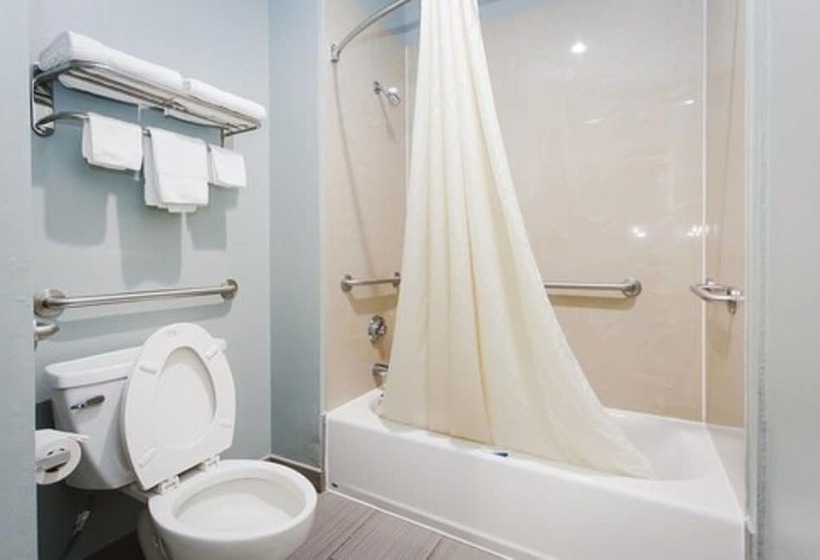 فندق على الطريق Econo Lodge Inn & Suites