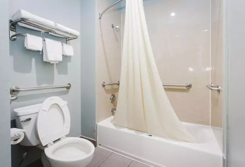 Motelli Econo Lodge Inn & Suites