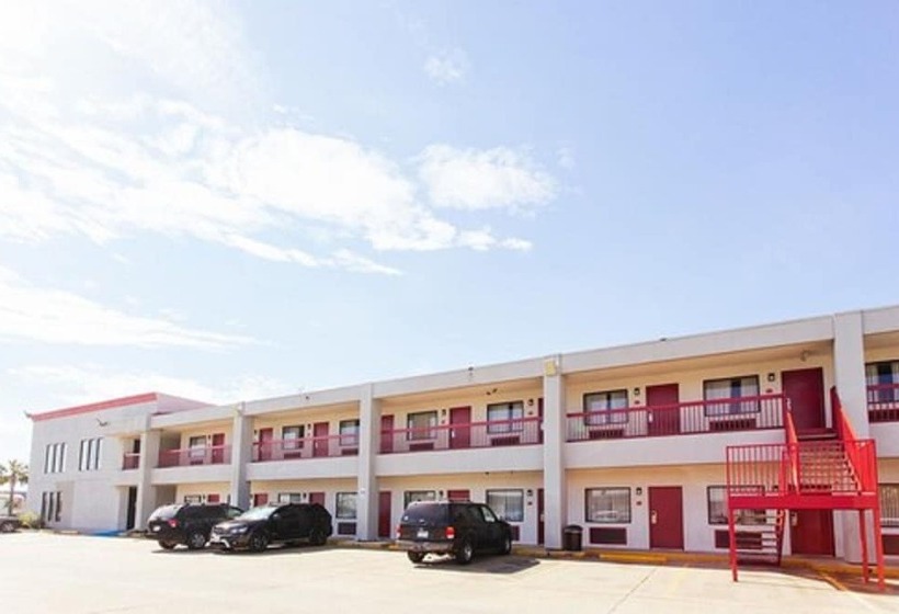 فندق على الطريق Econo Lodge Inn & Suites