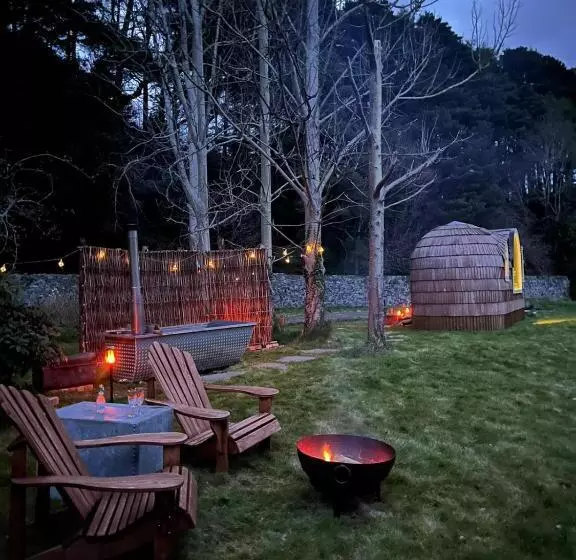 リゾートホテル Enniskeen Estate & Forest Spa   Boutique Riverside Glamping Cabins