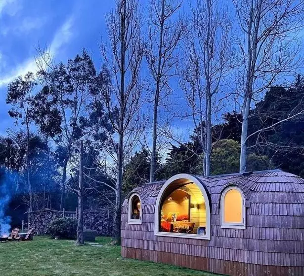 リゾートホテル Enniskeen Estate & Forest Spa   Boutique Riverside Glamping Cabins