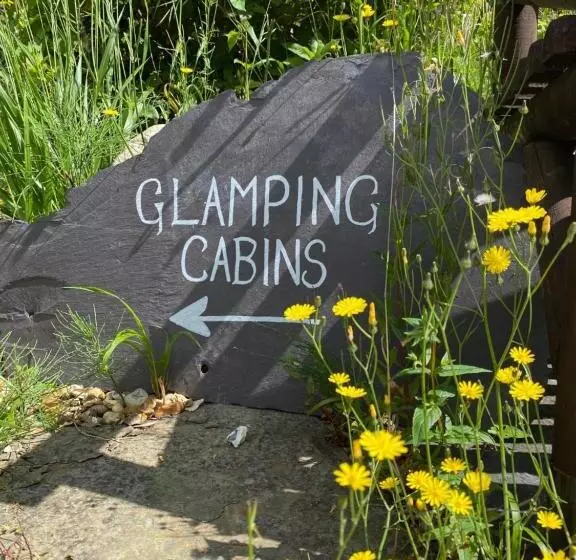 リゾートホテル Enniskeen Estate & Forest Spa   Boutique Riverside Glamping Cabins