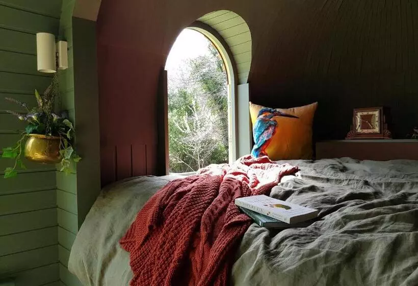 リゾートホテル Enniskeen Estate & Forest Spa   Boutique Riverside Glamping Cabins