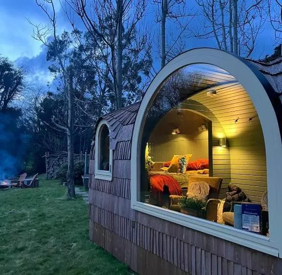 リゾートホテル Enniskeen Estate & Forest Spa   Boutique Riverside Glamping Cabins