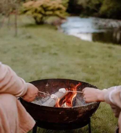 リゾートホテル Enniskeen Estate & Forest Spa   Boutique Riverside Glamping Cabins