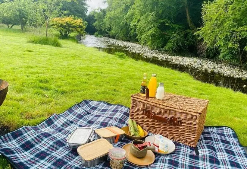 リゾートホテル Enniskeen Estate & Forest Spa   Boutique Riverside Glamping Cabins