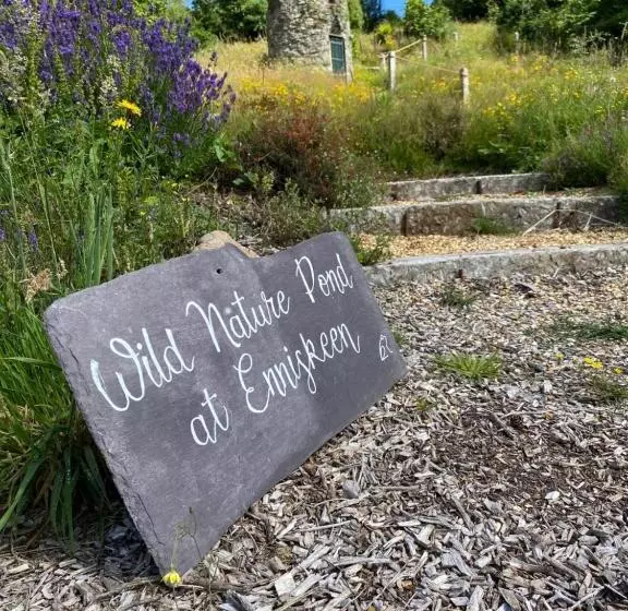 リゾートホテル Enniskeen Estate & Forest Spa   Boutique Riverside Glamping Cabins