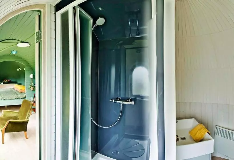 リゾートホテル Enniskeen Estate & Forest Spa   Boutique Riverside Glamping Cabins