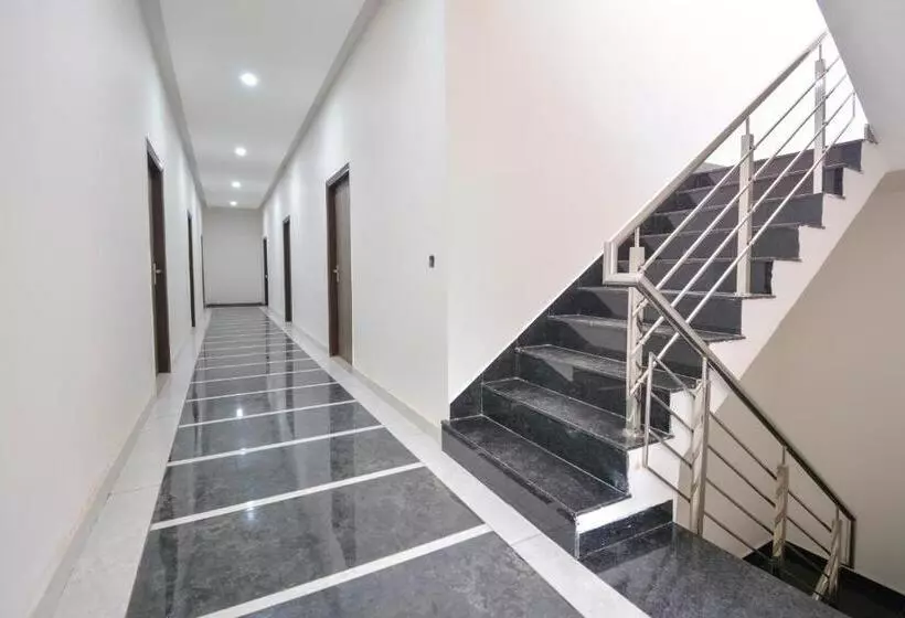 ホテル O White Solitaire