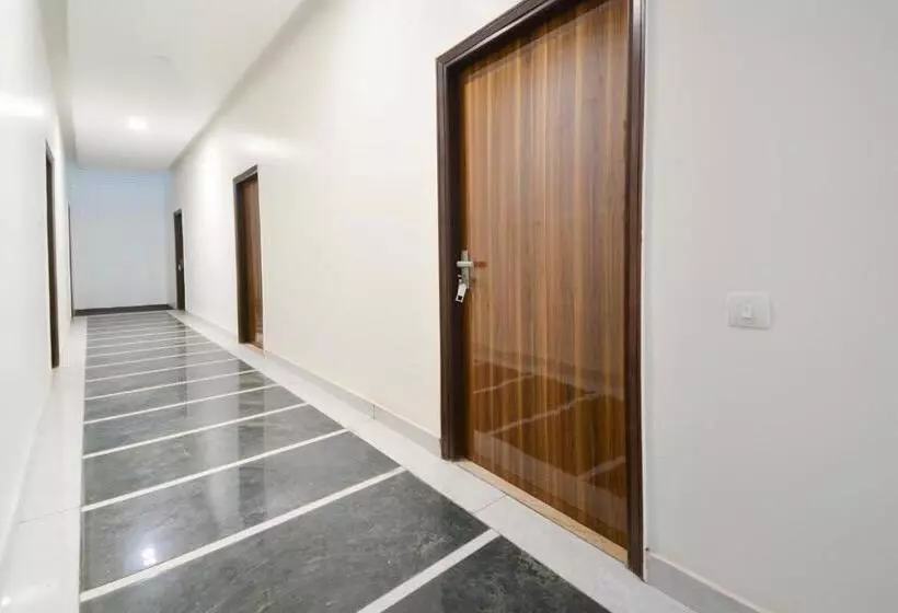 ホテル O White Solitaire