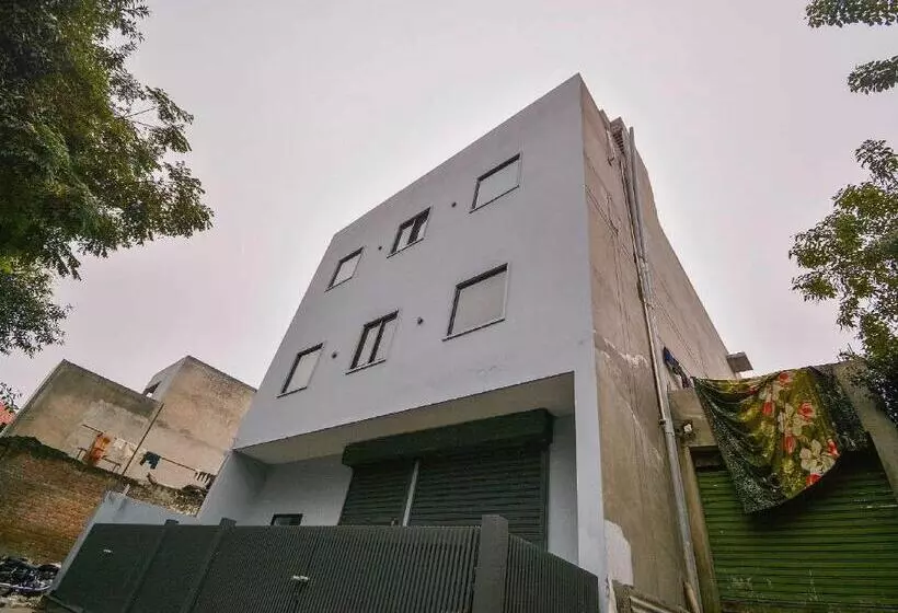 ホテル O White Solitaire