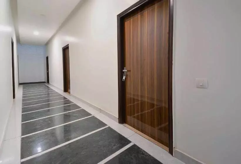 ホテル O White Solitaire