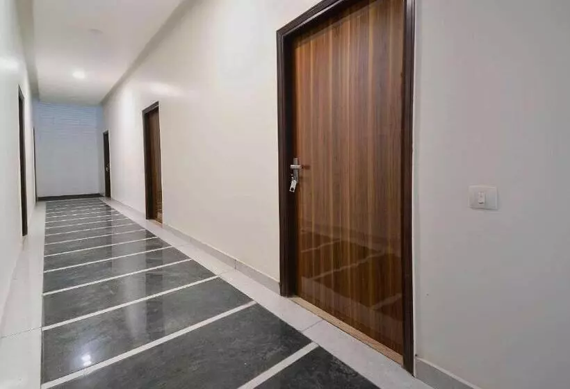 ホテル O White Solitaire