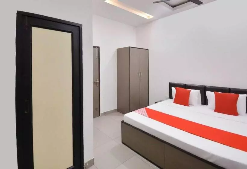 ホテル O White Solitaire