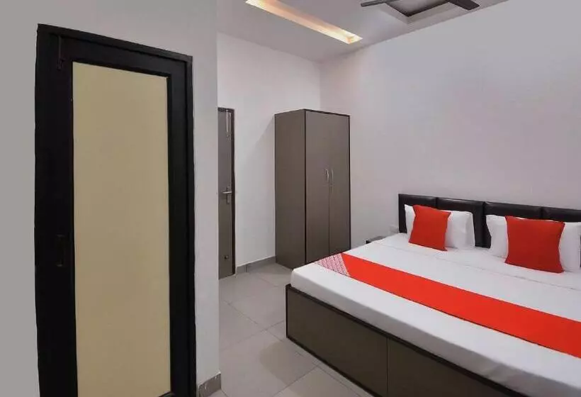 ホテル O White Solitaire