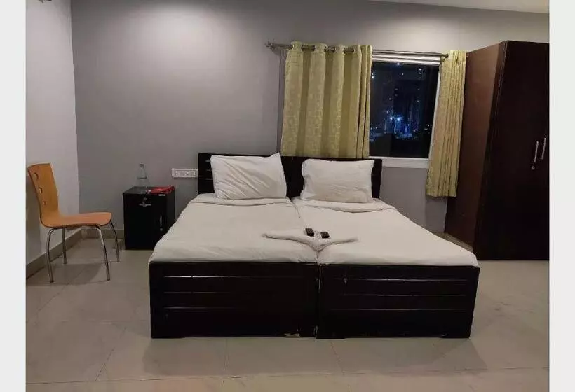 ホテル O White Solitaire