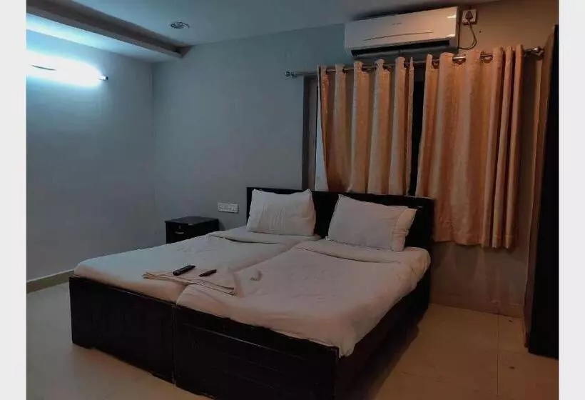 ホテル O White Solitaire